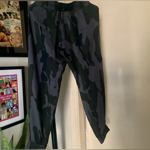 Ritu Kumar Label Camouflage Jogger Pants - Picture 11 of 12